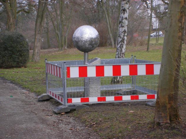 Die Sonne
                                  wartet auf die Einweihungsfeier