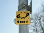 Wegweiser am Pfosten Wegweiser am Pfosten